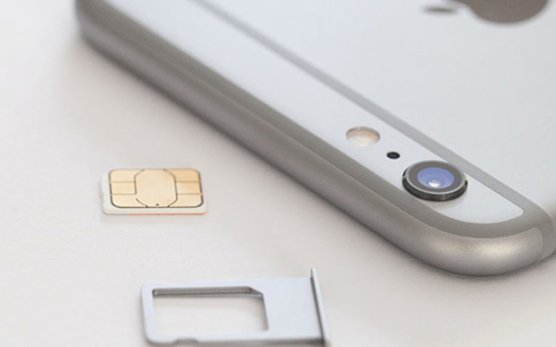 Vệ sinh khay SIM và SIM